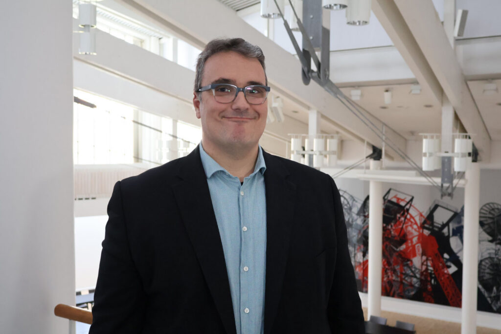 Dr. Daniel Tomowski