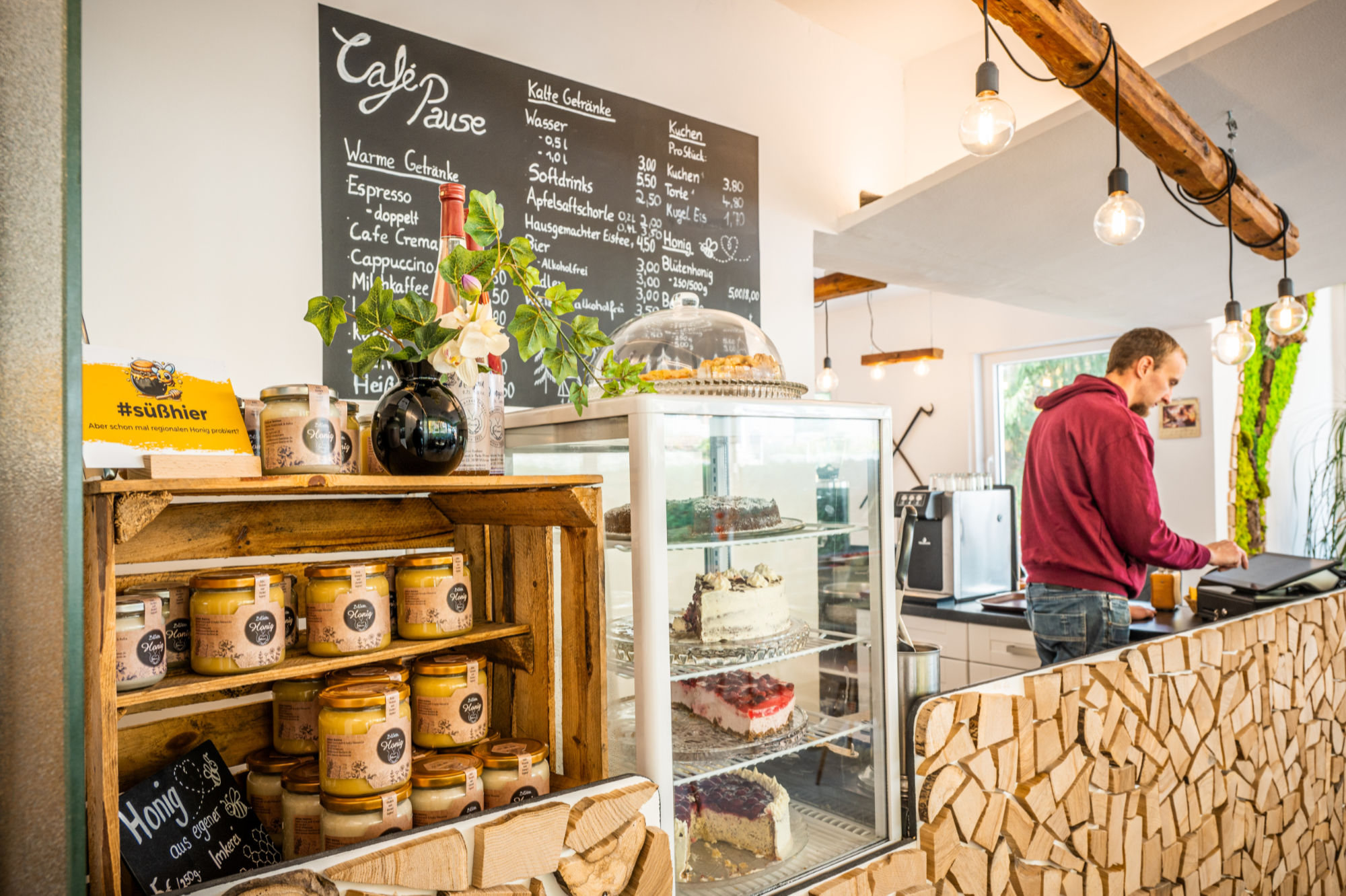 Im Café (R)Auszeit in Wiildemann lassen sich gesellige Momente verbringen.